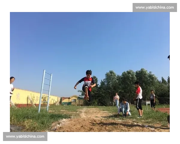 百米赛跑的极速挑战与心理博弈:运动员如何突破极限展现风采 百米赛跑的极速挑战与心理博弈:运动员如何突破极限展现风采